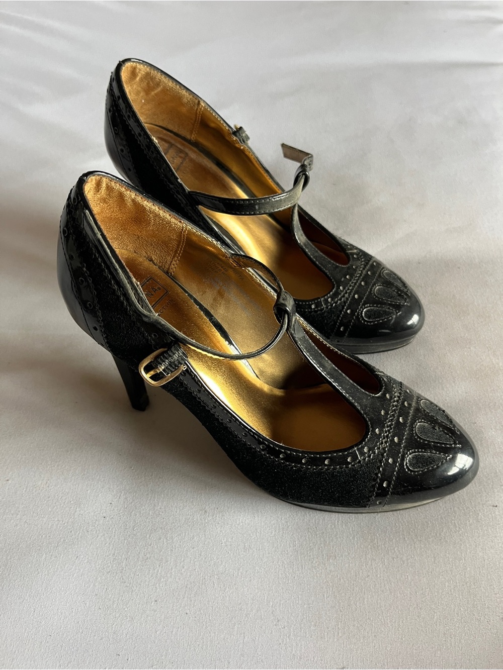 Merona Black Patent Suede T-Strap Brogue Heels 6.5